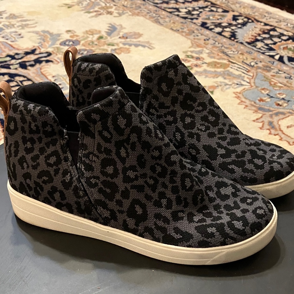 Leopard Print High-Top Sneakers